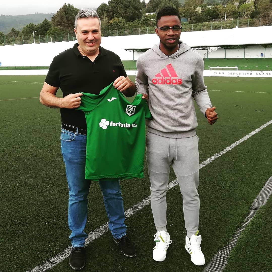 Toni in Nigeria, signing at Club Deportivo (photo taken in Nigeria)