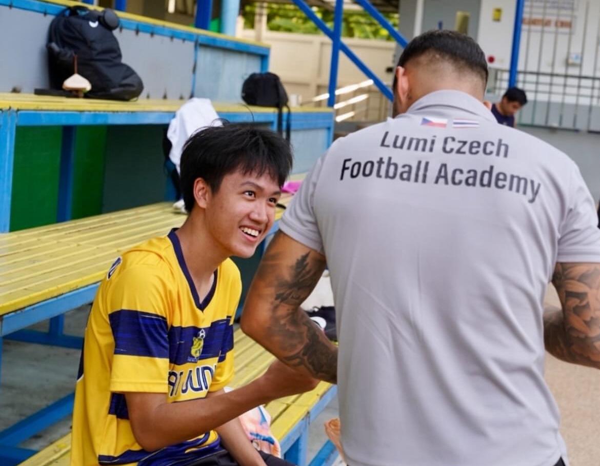 LUMI coach with a smiling young player