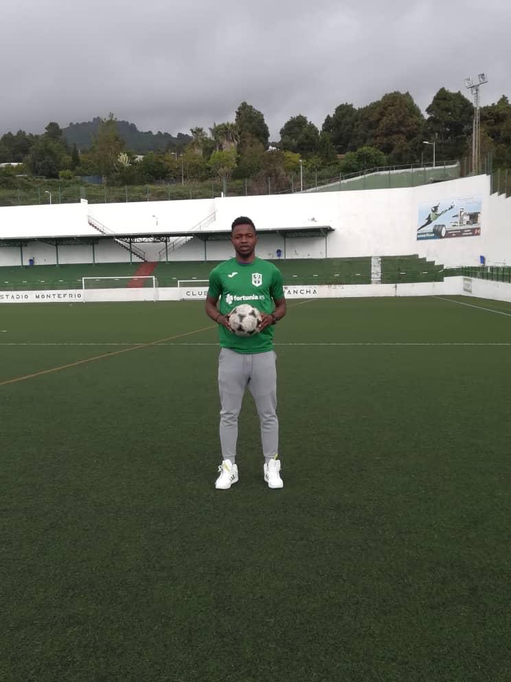 Toni on the pitch in Nigeria (Estadio Montefrio)